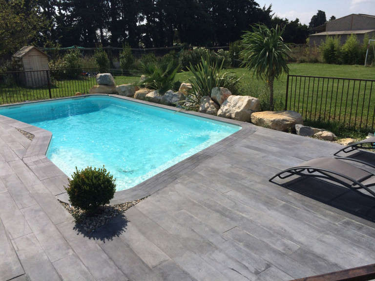 Set of 40 straight coping stones 60 x 33 cm + 4 corner coping stones 45 x 45 cm - Wooden look - Grey tone