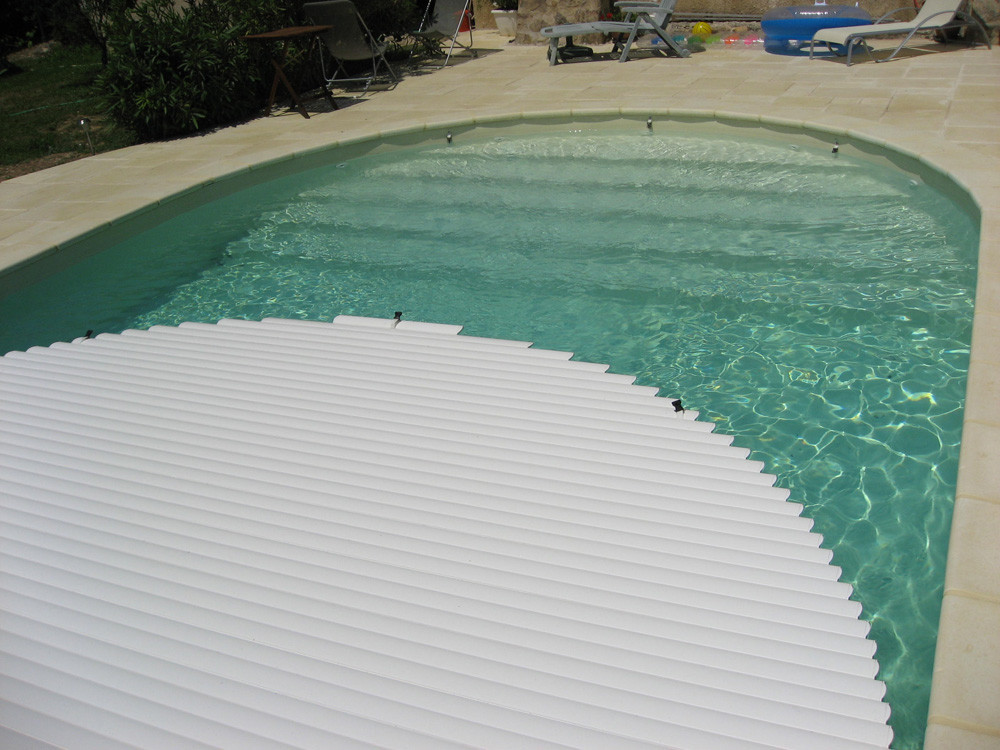 Mouv &amp; Roll" above-ground roller shutter for Miami pool