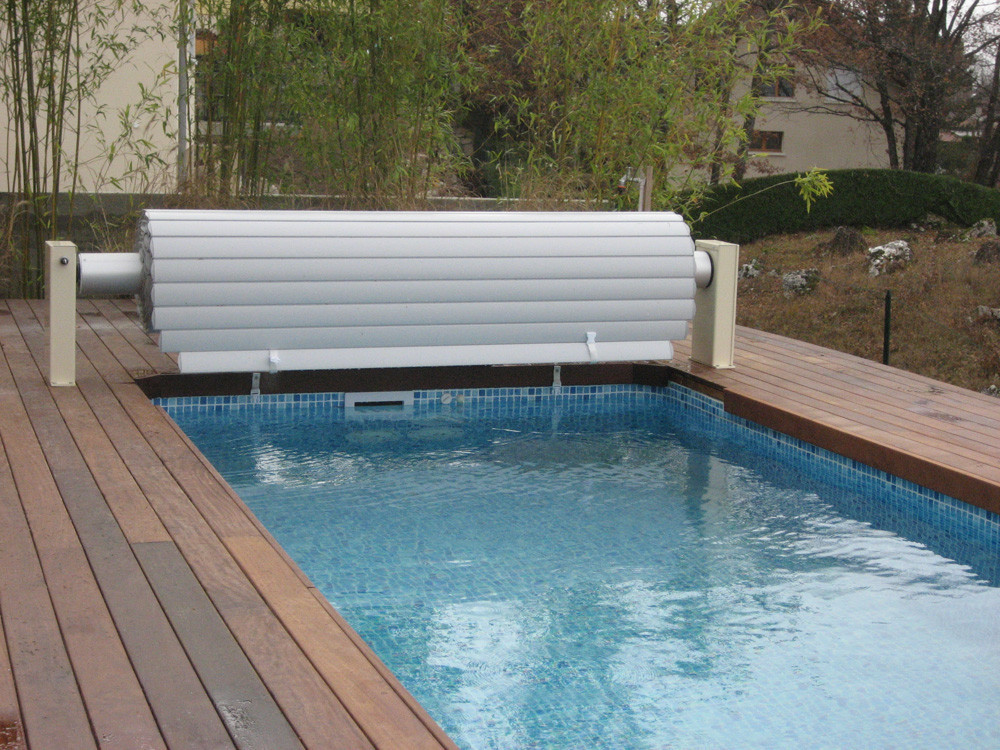 Mouv &amp; Roll" above-ground roller shutter for Rio pool