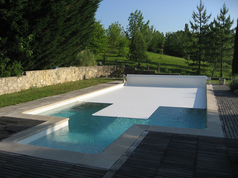Mouv &amp; Roll" above-ground roller shutter for Florida pool