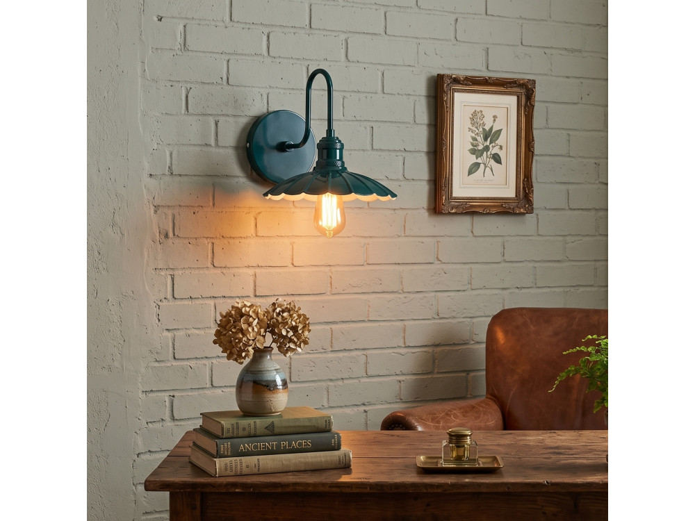 "Vola" Metal Wall Sconce - 25 x 30 cm - Green