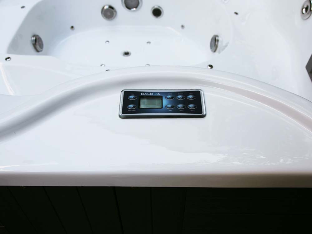 Cuba 6-seater spa - White tank - Balboa system + integrated Bluetooth - 220x210x80cm