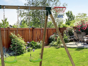 Universal basketball hoop for wooden frames 2