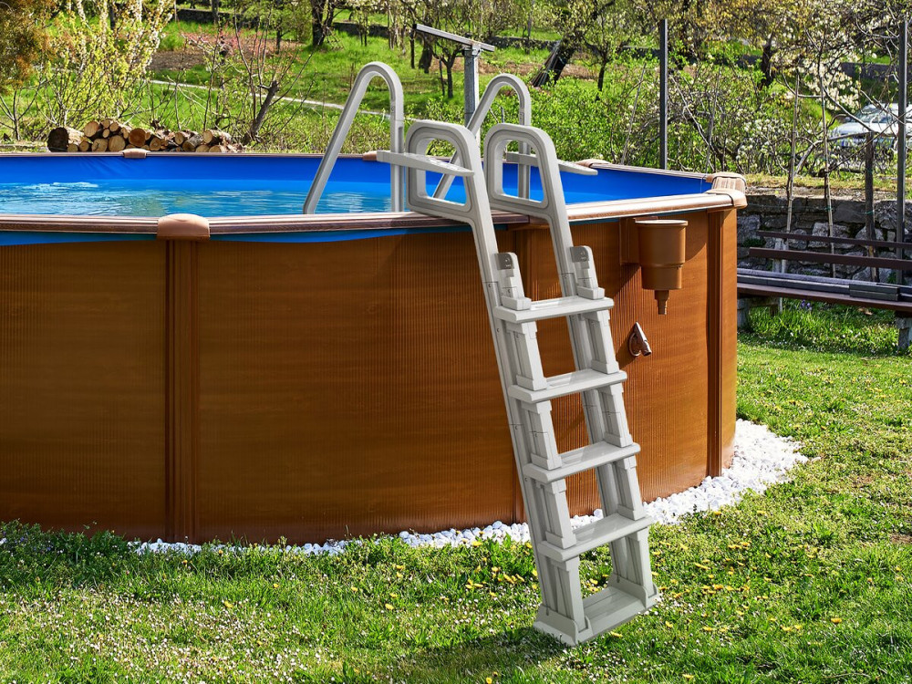 Mario" double pool staircase with child safety system